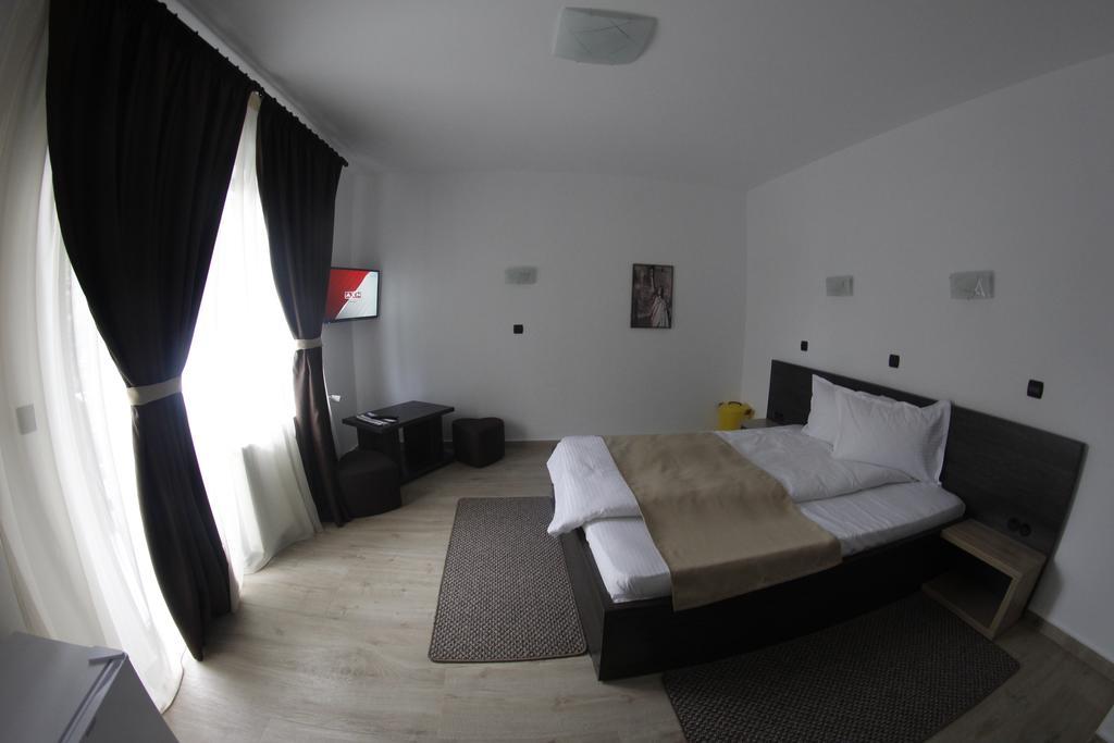 Hotel Casa Laur Cu Plaja Privata Colibiţa Exterior foto