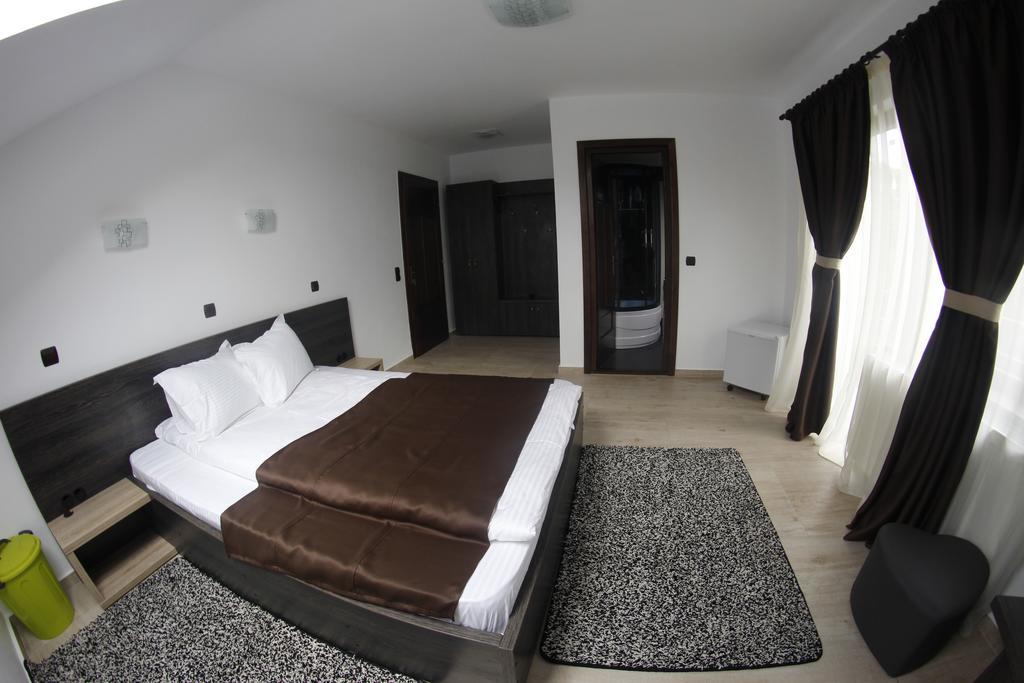 Hotel Casa Laur Cu Plaja Privata Colibiţa Exterior foto